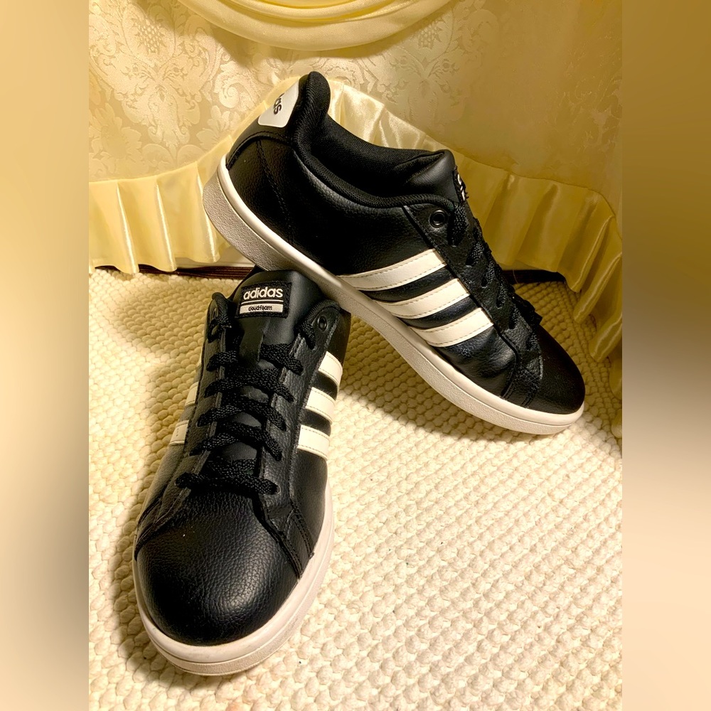ADIDAS SNEAKERS